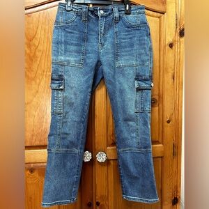 Size 7/27 KanCan cropped cargo jeans